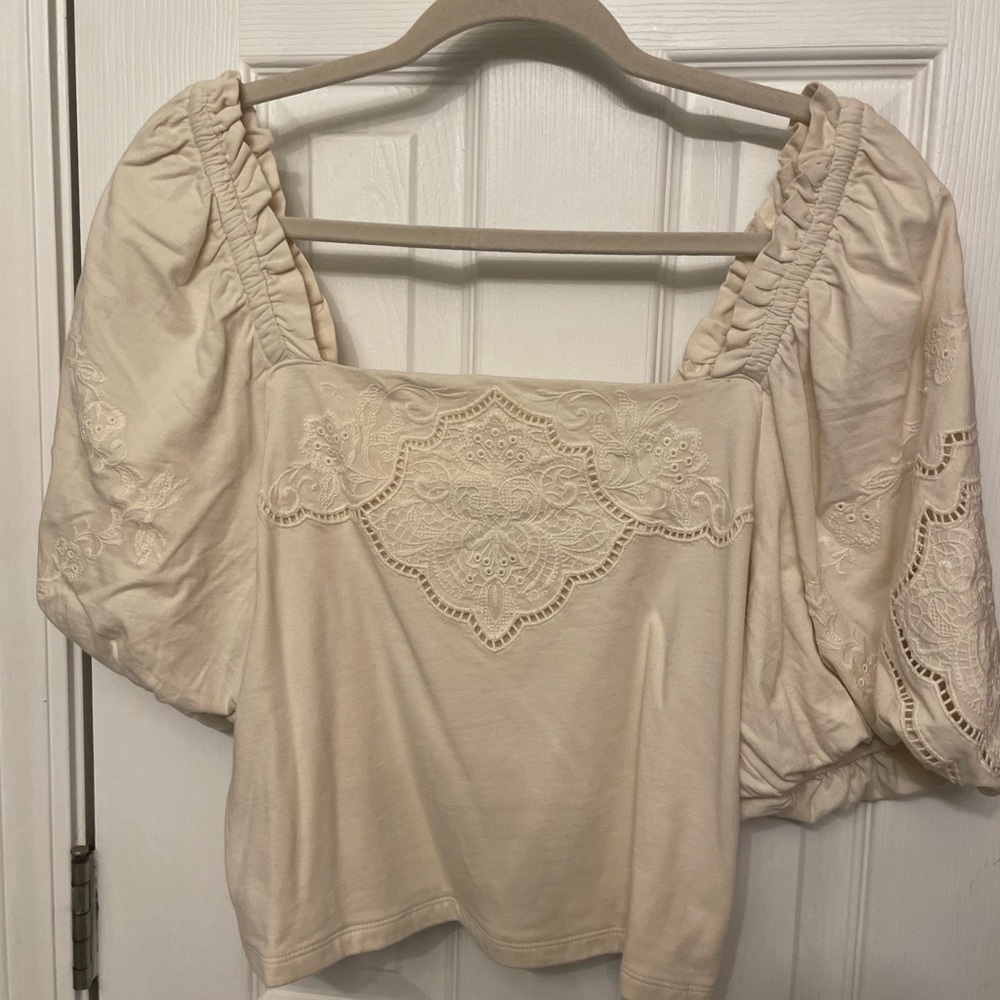 Express Women’s blouse, cream, size M